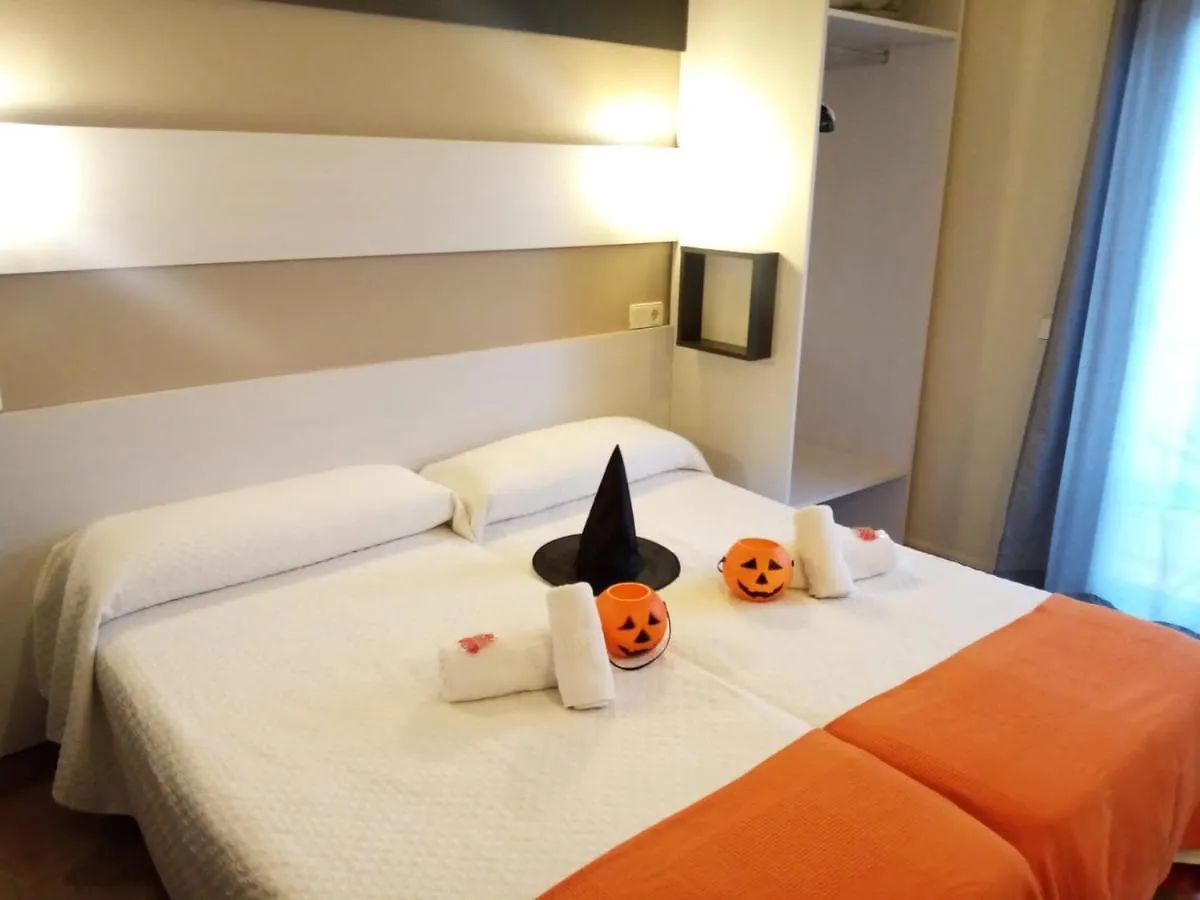 Hostal Termes سيدجيس بيت ضيافة